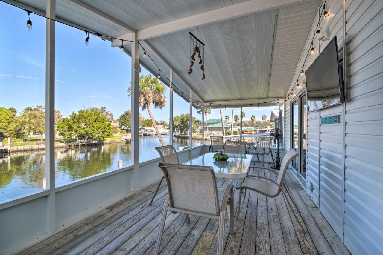 Retreat On The River With Boat Dock, Porch, And Grill! 霍莫萨萨 外观 照片