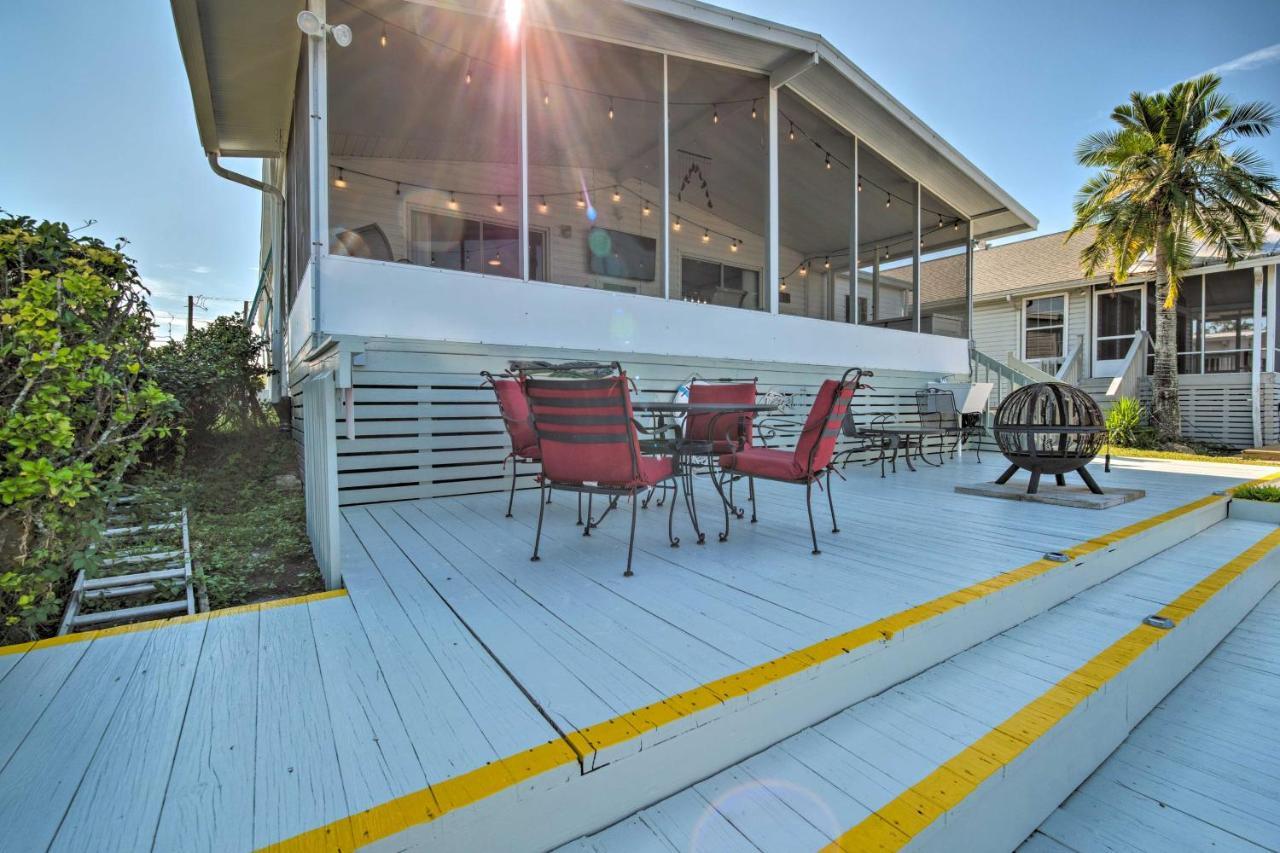 Retreat On The River With Boat Dock, Porch, And Grill! 霍莫萨萨 外观 照片